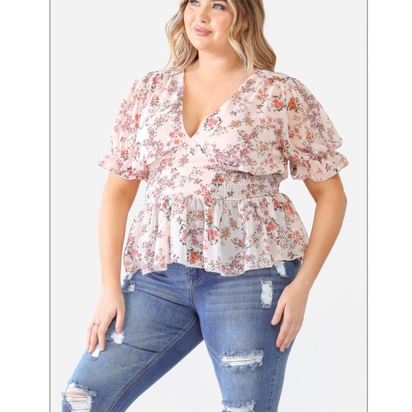 NEW Plus Size Peach Floral Chiffon Puff Short Sleeve Flare Hem Top - Picture 3 of 7